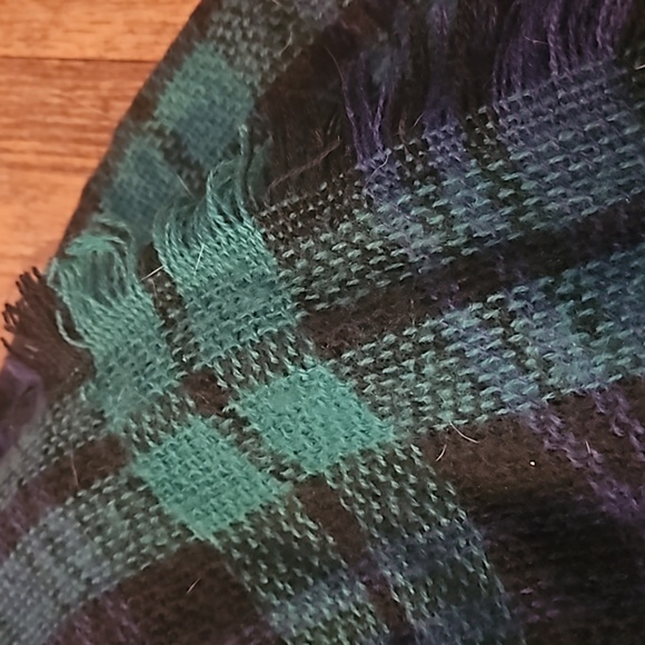 Warm Scarf - Picture 3 of 3